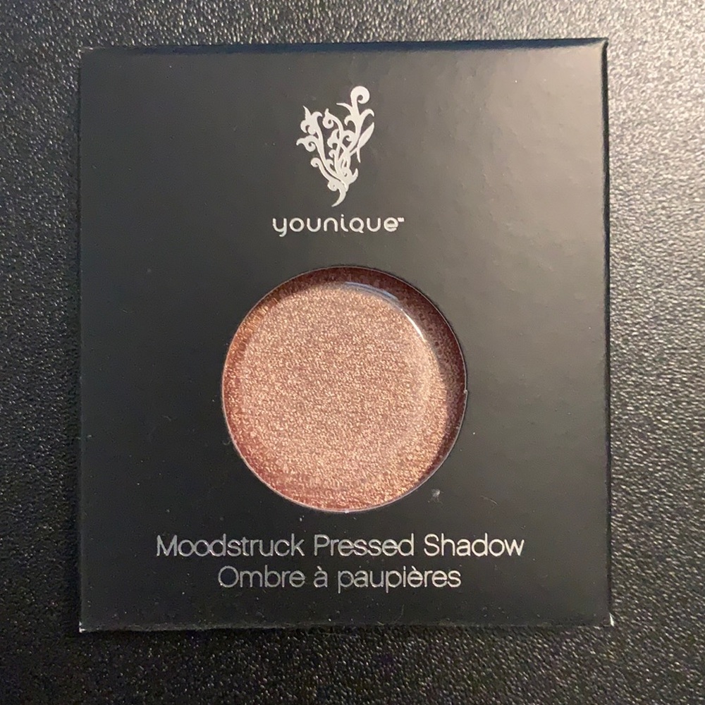 Younique Pressed shadow - metallic light pink